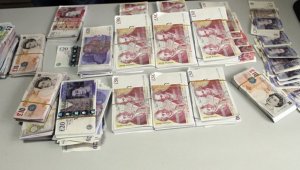 Yol kontrolü yapan polisler buldu! Tam 8 balya