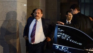 FETÖ firarisi eski savcıya dayak
