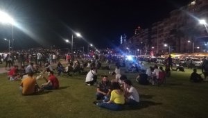 İzmir Kordon'da yoğunluk devam ediyor