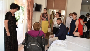 Foça'da ilk engelsiz Kırmızı Bayrak dalgalandı
