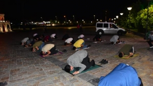 İzmir'de Ayasofya için şükür namazı