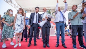 İzmir'de KHK'lı işçilere sosyal hakları verildi