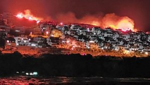 Karaburun'da dehşet anları! Alevler evlere ilerliyor