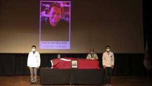 Hocaya son veda: Denize yüzerken kalp krizi geçirmişti