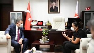 Bakan, linç edilmek istenen sağlık çalışanlarını ziyaret etti
