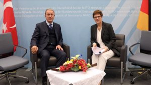 Bakan Akar, Berlin'de Alman mevkidaşı Kramp-Karrenbauer ile görüşecek