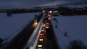 Bursa-İzmir karayolu 17 saat sonra trafiğe açıldı