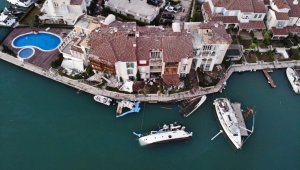 Çeşme'de bomba patlamış gibi görüntü oluştu