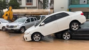 Vali Köşger ve Başkan Çalkaya sel bölgesinde incelemede bulundu