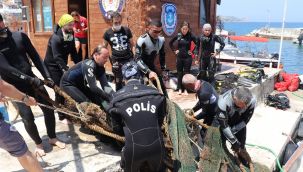 Karaburun’da hayalet ağlar temizlendi 
