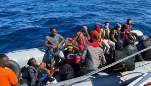 İzmir Dikili'de 19 düzensiz göçmen yakalandı