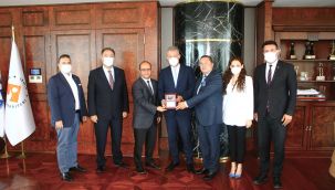 İzmir Skal Kulübü’nden ’Mahmut Özgener’e  teşekkür & nezaket ziyareti