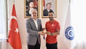 Rektör Budak, Tokyo 2020'de bronz madalya kazanan Arıcan’ı ağırladı