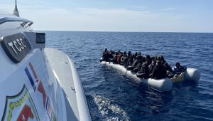 Yunanlılar'ın geri itttiği 100 düzensiz göçmen kurtarıldı