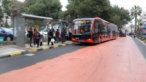 Sağlık çalışanlarına ücretsiz ulaşım uzatıldı