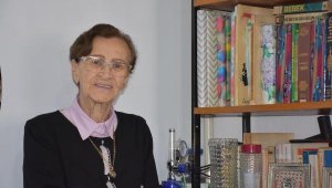 92 yaşında kütüphane kurdu
