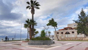 Çeşme Meydanı'nındaki kaçak yapılar yıkıldı