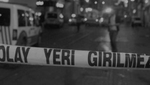 Oğlunu bıçaklayan kişiyi tabancayla öldürdü