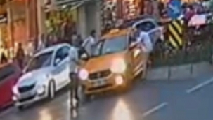 Fatih’te, kısa mesafe almayan taksi şoförüne saldırı