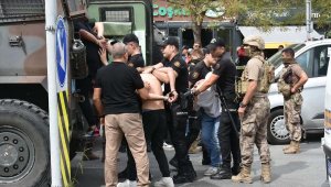 Adliye önündeki çatışmaya 21 gözaltı