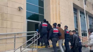 Çeşme'de operasyon: 5 göçmen kaçakçısı yakalandı