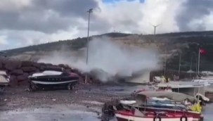 İzmir’de dalgalar yükseldi 4 kişi denize düştü