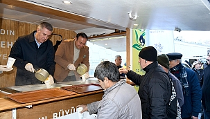 Kuşadalılara Büyükşehir’den soğuk havada içleri ısıtan ikram