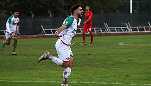 Enes Nalbantoğlu atıyor Karşıyaka kazanıyor