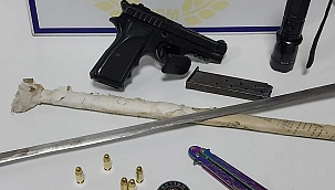 İzmir'de berbere baskında ele geçirilenler şok etti