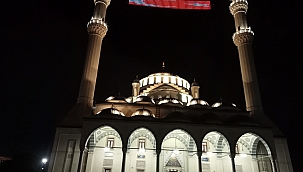 İzmir'de kandil gecesi Filistin için eller semaya açıldı