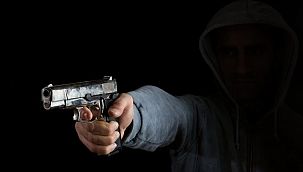 Arkadaşını öldürdü annesi suçlu bulundu