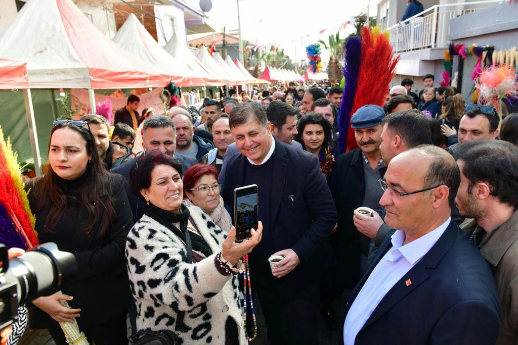 CHP Büyükşehir adayı Cemil Tugay seçim çalışmalarına devam ediyor