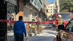Kemeraltı Çarşısı'nda çıkan yangın kontrol altına alındı