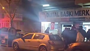 Tabancayı gösterirken yanlışlıkla vurup öldürdü