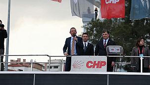CHP Genel Başkanı Özgür Özel, Bayraklı’da vatandaşlara seslendi