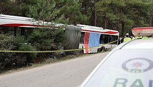 İzmir’de yolcuların olduğu belediye otobüsüne tır çarptı