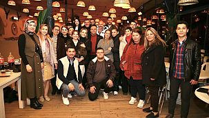 Seferihisar Adayı Ahmet Aydın gençlerin ilgi odağı oldu