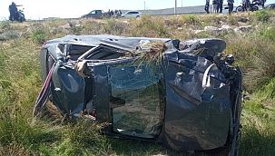 Alaçatı’da karşı şeride geçen araç takla attı