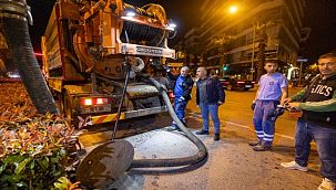 İZSU’dan lokal kokuya gece mesaisi
