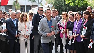 CHP Genel Başkanı Özel, Zübeyde Hanım’ın anıt mezarını ziyaret etti