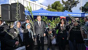 Başkan Tugay, Kınık’ta üreticilere fidan dağıttı