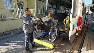 Gaziemir Belediyesi’nden engelli ve hasta bireylere ulaşım desteği