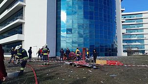 Helikopter hastaneye çarpıp düştü