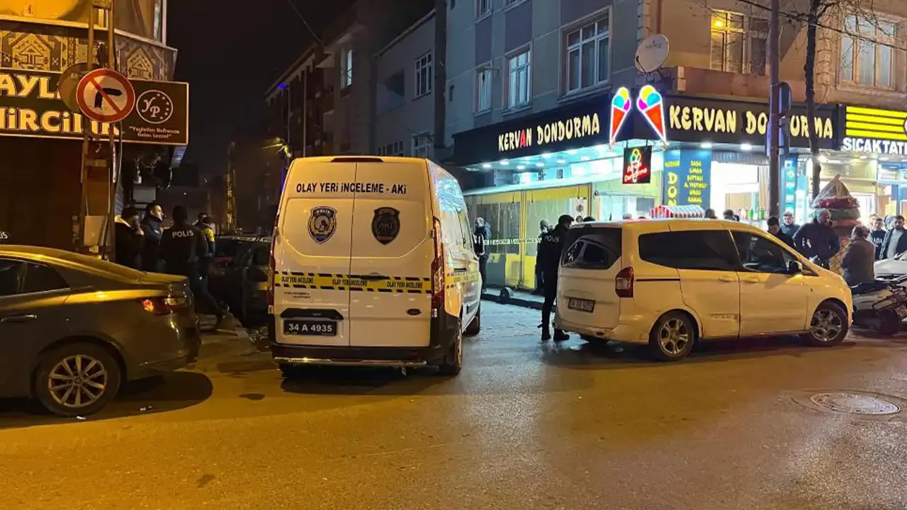 Küçükçekmece’de çay ocağına bomba atıldı