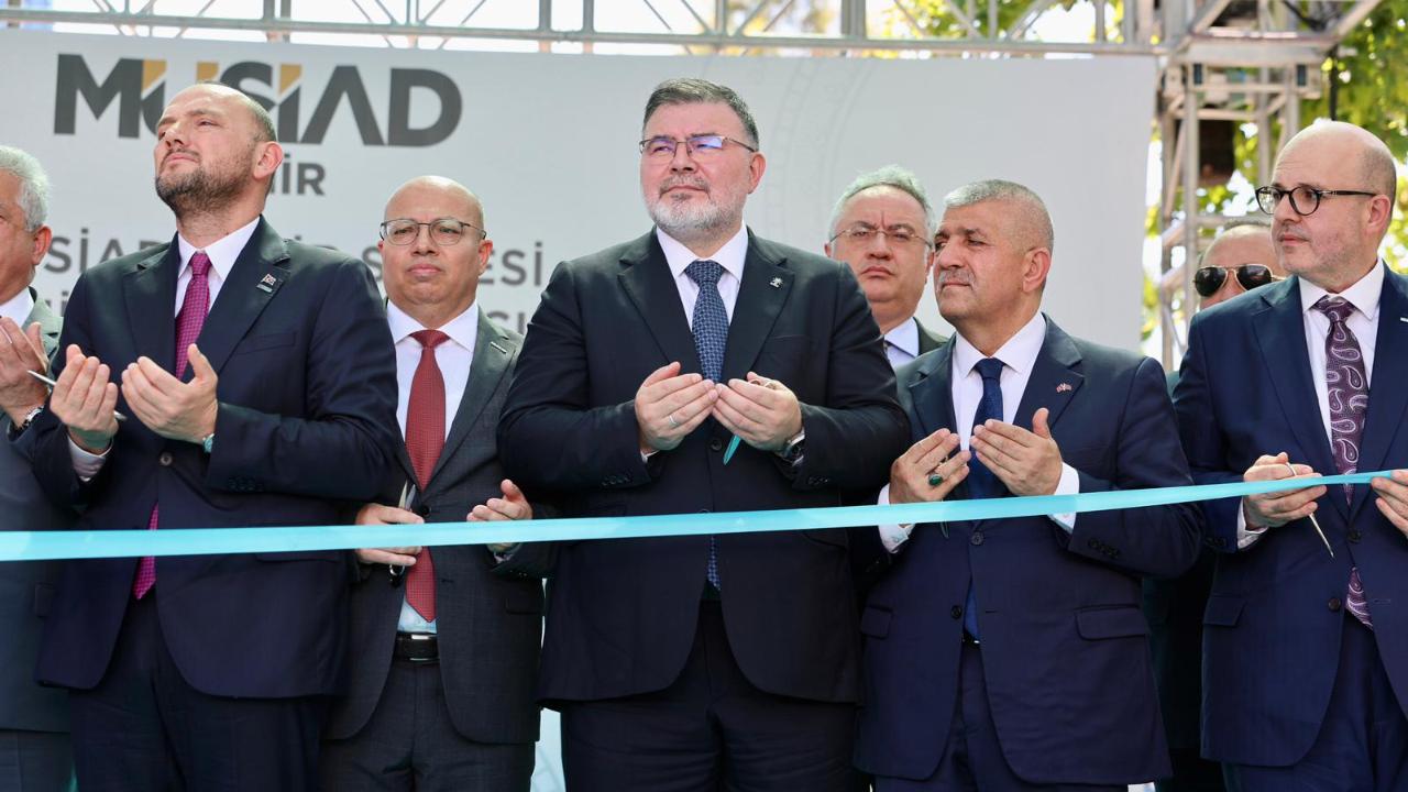Bilal Saygılı, MÜSİAD İzmir’in yeni hizmet binasının açılışında konuştu