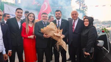 İzmir’de yerel yönetimlere yönelik eleştirilerinde yolsuzluk iddiaları
