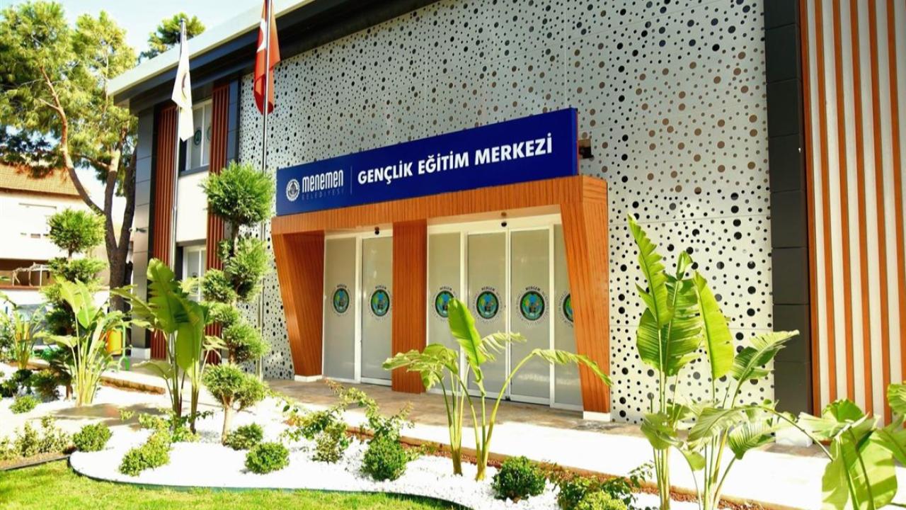 Menemen’in Eğitim Hamlesi Takdir Topluyor