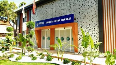 Menemen’in Eğitim Hamlesi Takdir Topluyor