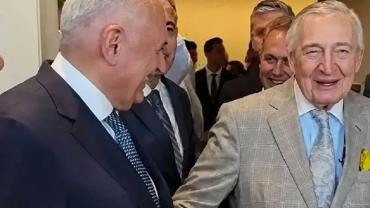 "Ne dediğini anlamadım, nezaket gereği güldüm"