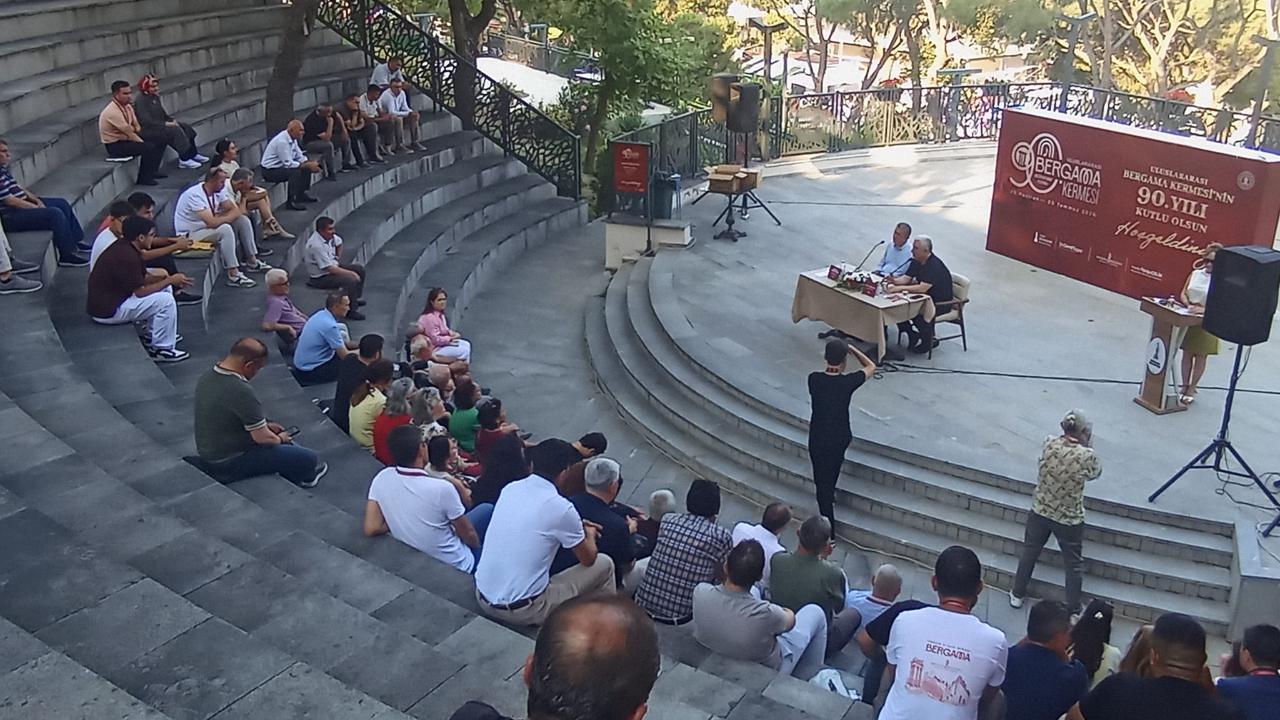 90. Bergama Kermesi'nde "Atatürk ve Barış" Konferansına Yoğun İlgi